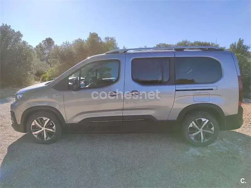 Usado Peugeot Rifter GT-line 130 CV (95 kW) 2020 Gris / plata Monovolumen