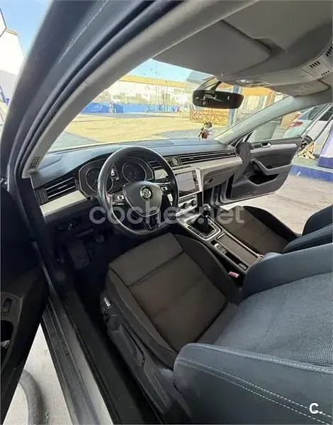 Usado VW Passat Sportline 150 CV (110 kW) 2019 Gris / plata Familiar