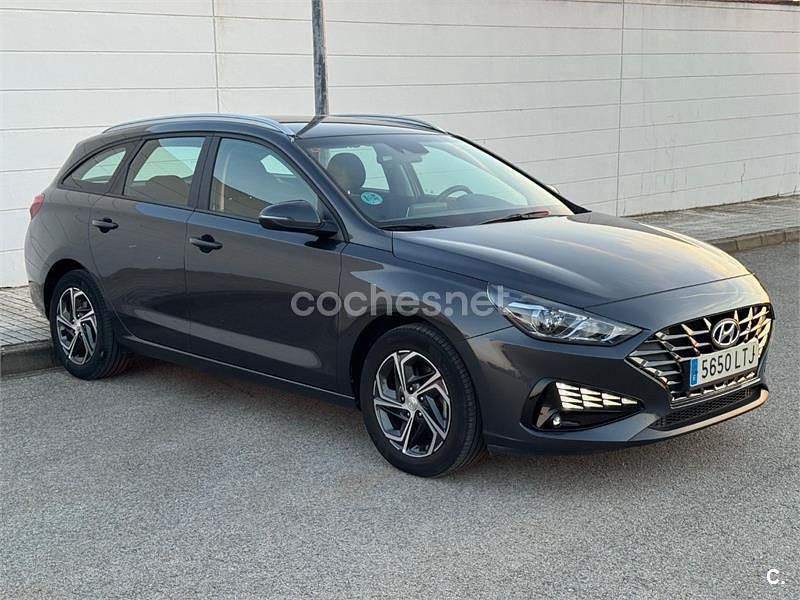Usado Hyundai i30 116 CV (85 kW) 2021 Gris / plata Familiar