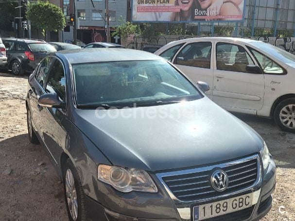 Gris / plata Usado 2008 VW Passat Highline Berlina | 3200 € (Super precio) - Imagen 1/4