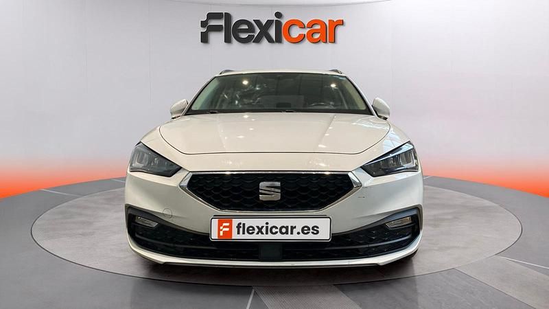 Usado Seat Leon Style 130 CV (95 kW) 2021 Blanco Familiar