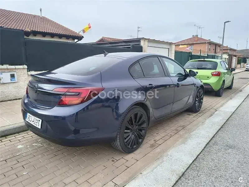 Usado Opel Insignia Sportive 163 CV (119 kW) 2014 Azul Berlina