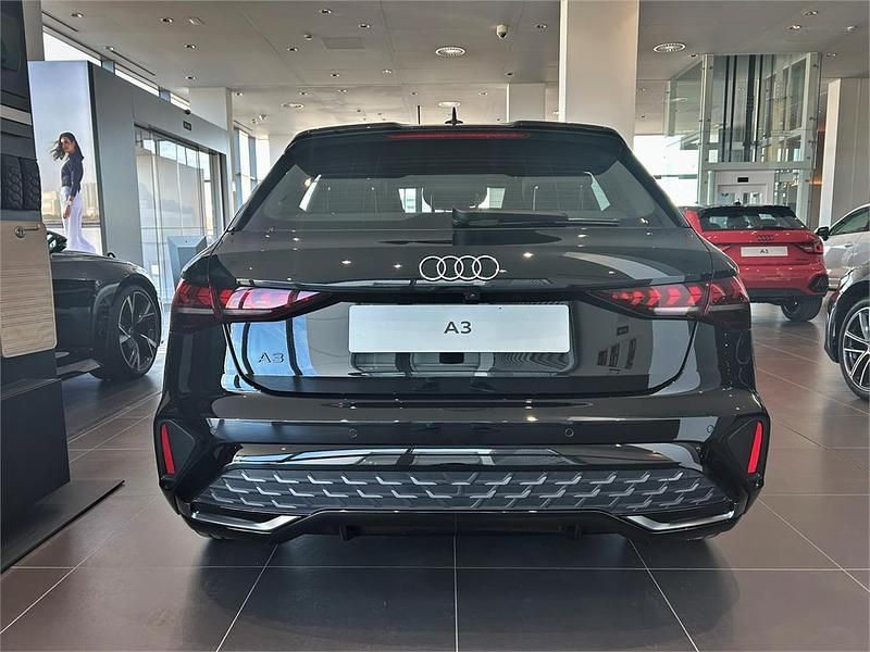 Nuevo Audi A3 S-Line 204 CV (150 kW) 2025 Negro mito Berlina