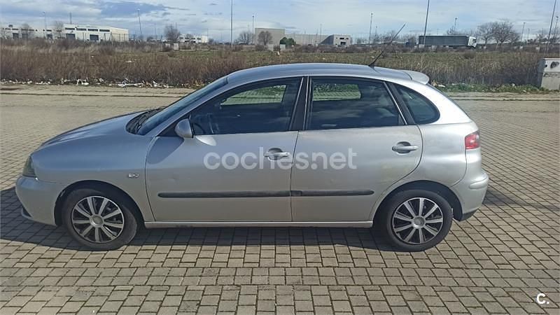 Usado Seat Ibiza 100 CV (73 kW) 2002 Gris / plata Utilitario