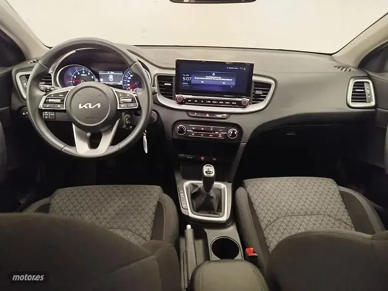 Usado Kia Ceed 100 CV (73 kW) 2025 Blanco Utilitario