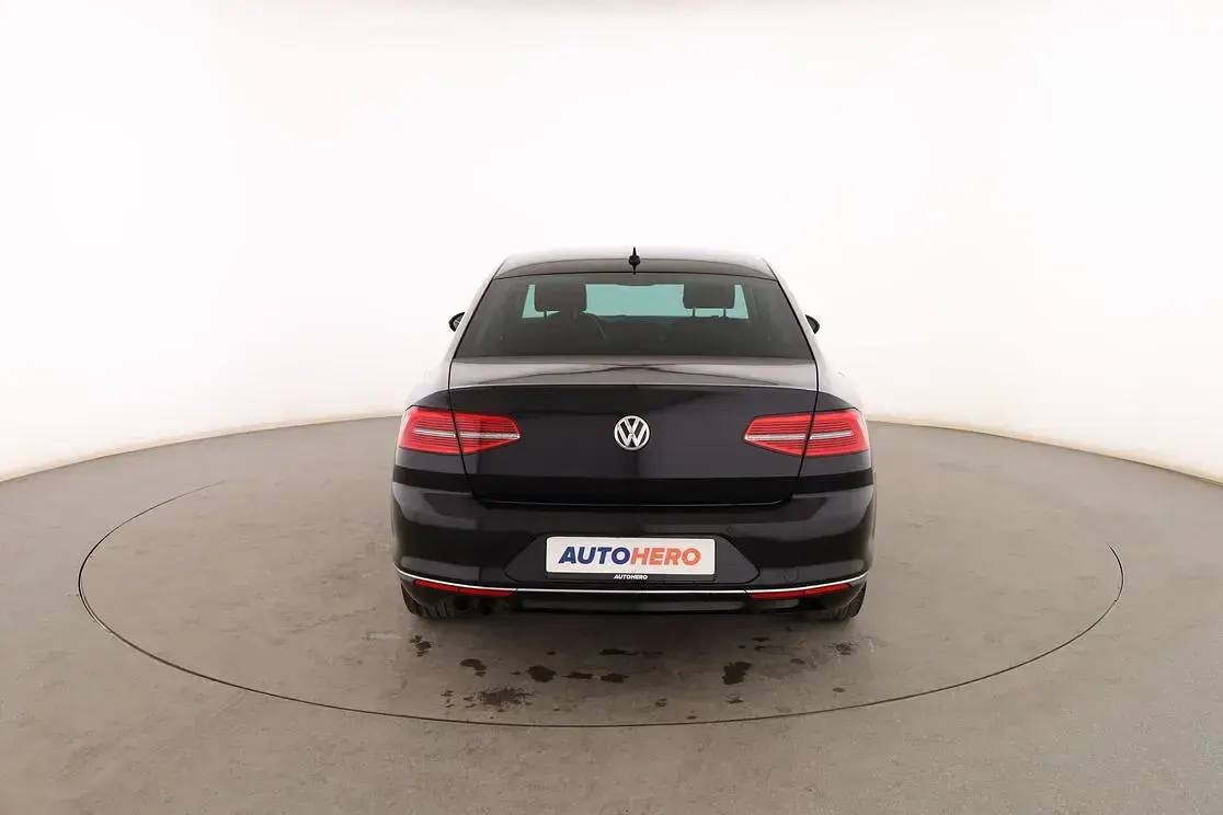 Usado VW Passat Sport 190 CV (139 kW) 2016 Negro Berlina