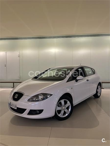 Usado Seat Leon Sport 105 CV (77 kW) 2008 Blanco Utilitario