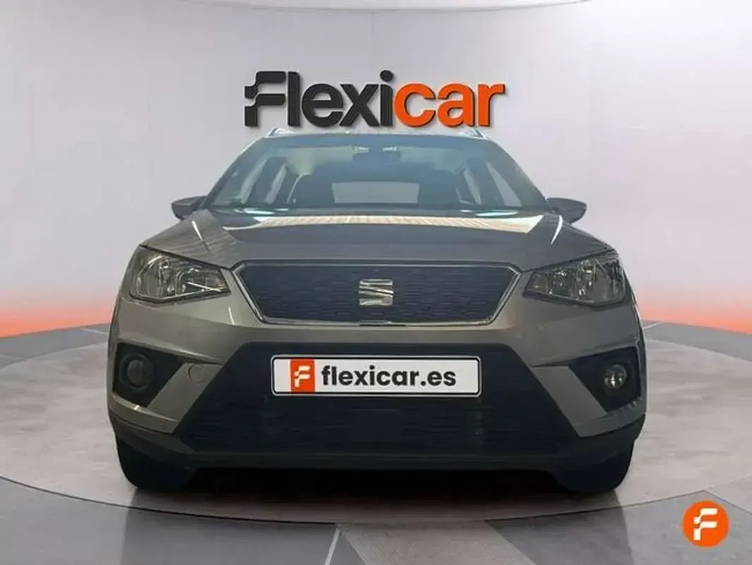 Usado Seat Arona Style 110 CV (80 kW) 2021 Gris SUV
