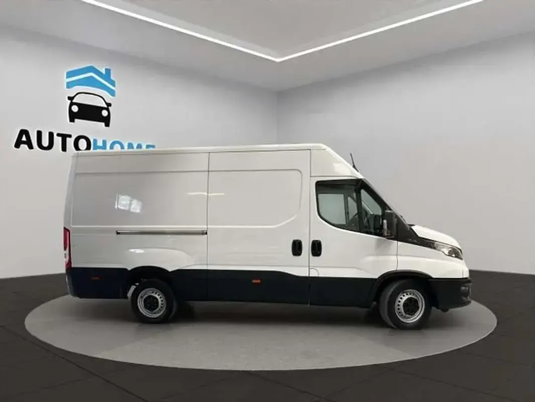 Usado Iveco Daily 136 CV (100 kW) 2023 Blanco Van