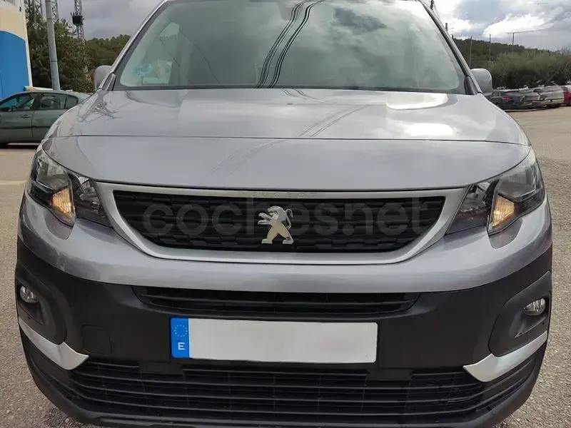 Usado Peugeot Rifter Active 130 CV (95 kW) 2019 Gris / plata Monovolumen