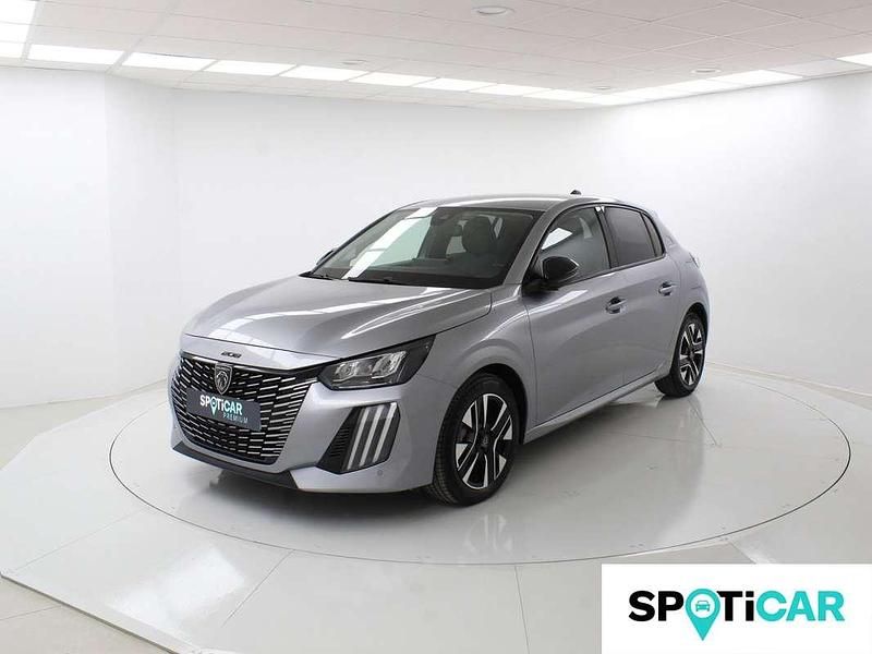 Usado Peugeot 208 Allure 101 CV (74 kW) 2025 Gris Utilitario