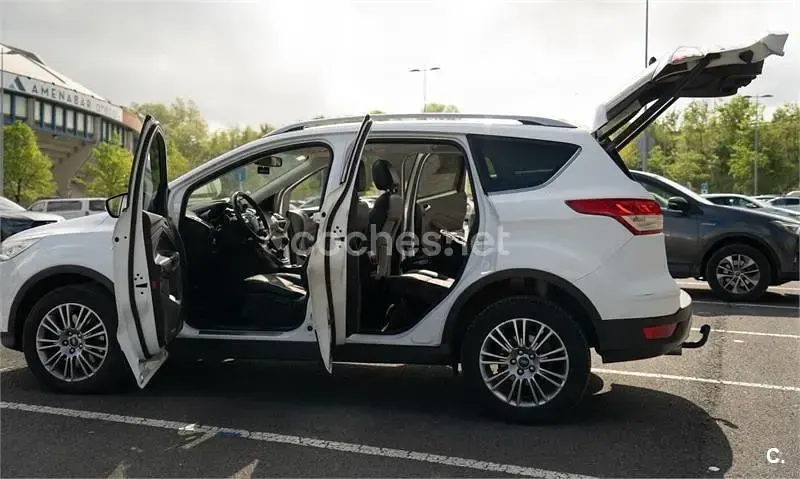 Usado Ford Kuga Titanium 163 CV (119 kW) 2014 Blanco SUV