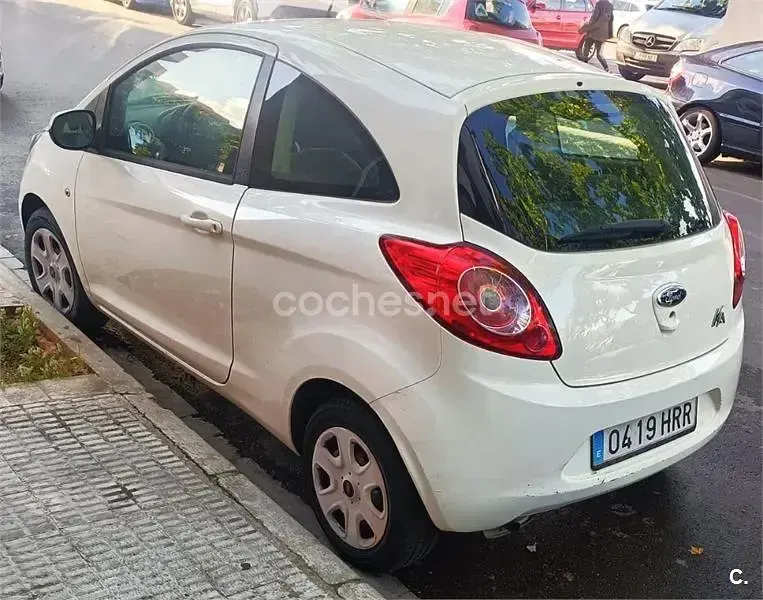 Usado Ford Ka 69 CV (50 kW) 2014 Blanco Berlina