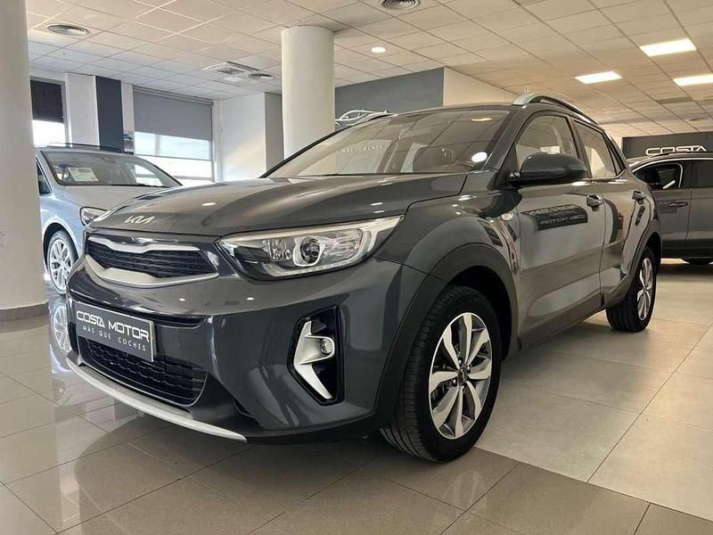 Usado Kia Stonic Plus 84 HP (61 kW) 2023 Cinzento SUV