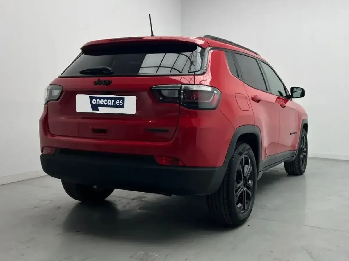Usado Jeep Compass Night Eagle 130 CV (95 kW) 2022 Rojo SUV