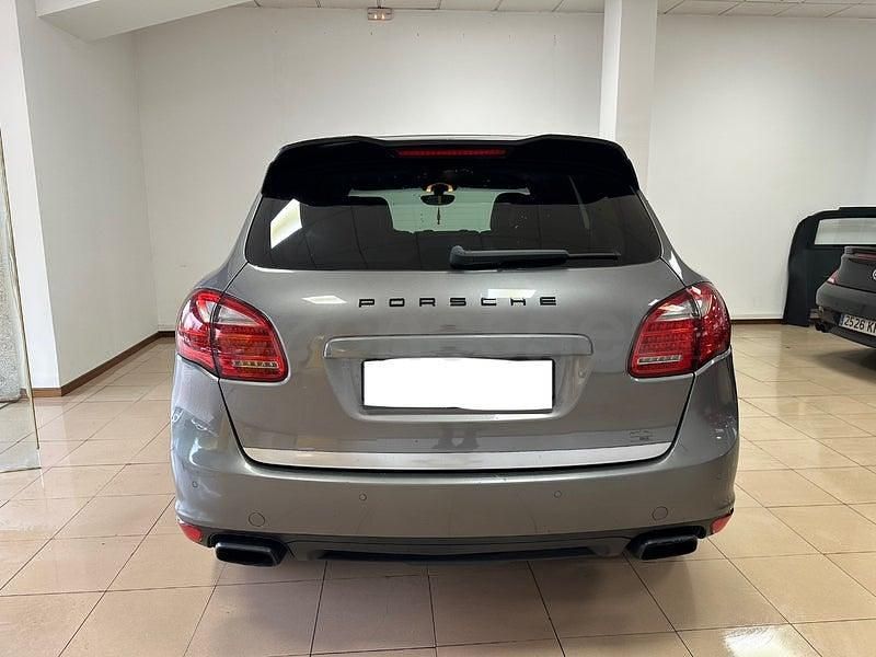 Usado Porsche Cayenne 240 CV (176 kW) 2011 Gris / plata SUV