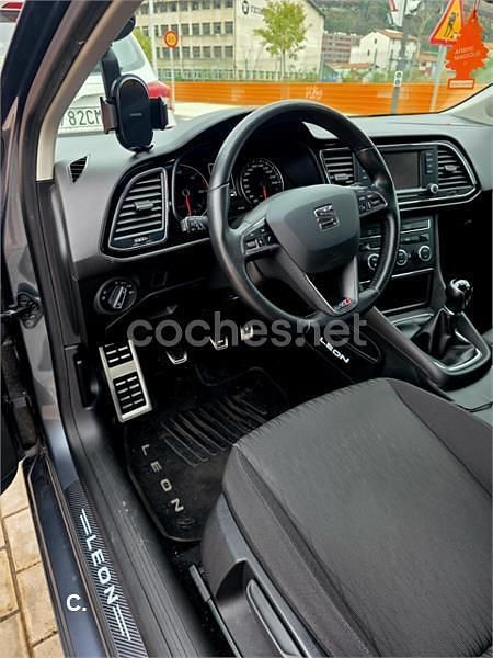Usado Seat Leon Style 105 CV (77 kW) 2015 Gris / plata Berlina