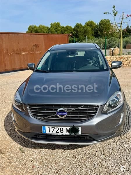Usado Volvo XC60 Momentum 136 CV (100 kW) 2016 Gris / plata SUV