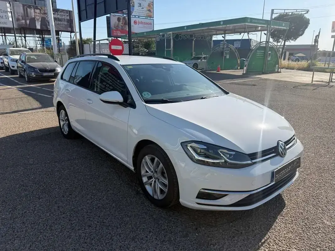 Usado VW Golf VII Business 116 CV (85 kW) 2021 Blanco Utilitario