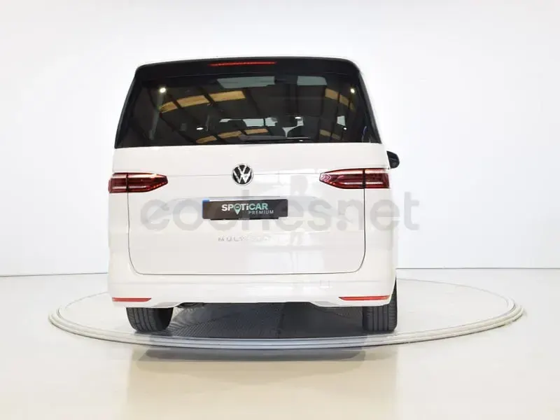 Usado VW Multivan Life 136 CV (100 kW) 2022 Blanco Monovolumen