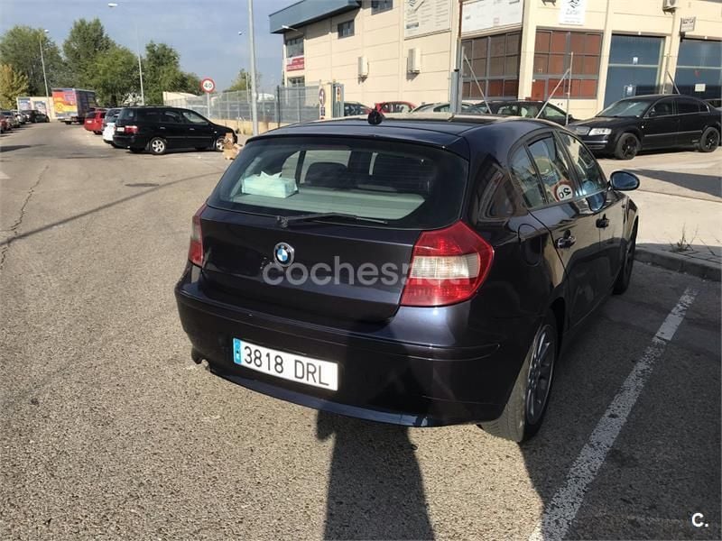 Usado BMW 118 122 CV (89 kW) 2005 Negro Utilitario