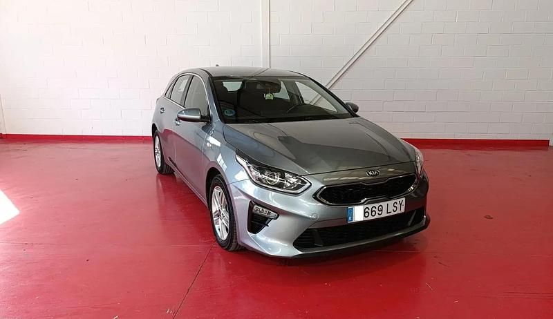 Używany Kia Ceed 136 KM (100 kW) 2021 Niebieski Hatchback