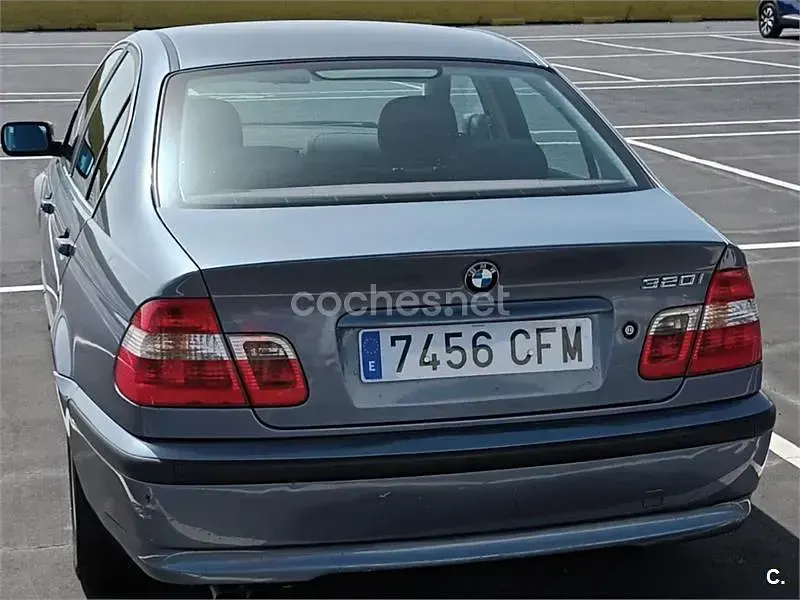 Usado BMW 320 Comfort Edition 170 CV (125 kW) 2003 Gris / plata Berlina