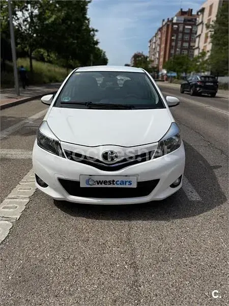 Usado Toyota Yaris Active 99 CV (72 kW) 2014 Blanco Utilitario