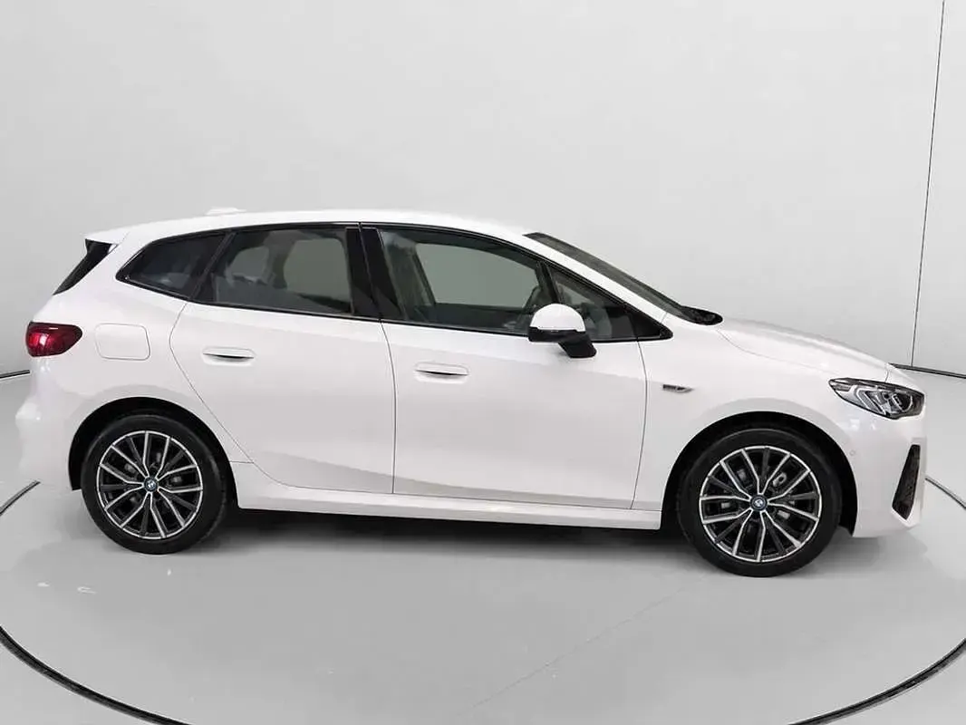 Usado BMW 225 Active Tourer Shadowline 245 CV (180 kW) 2022 Blanco Monovolumen