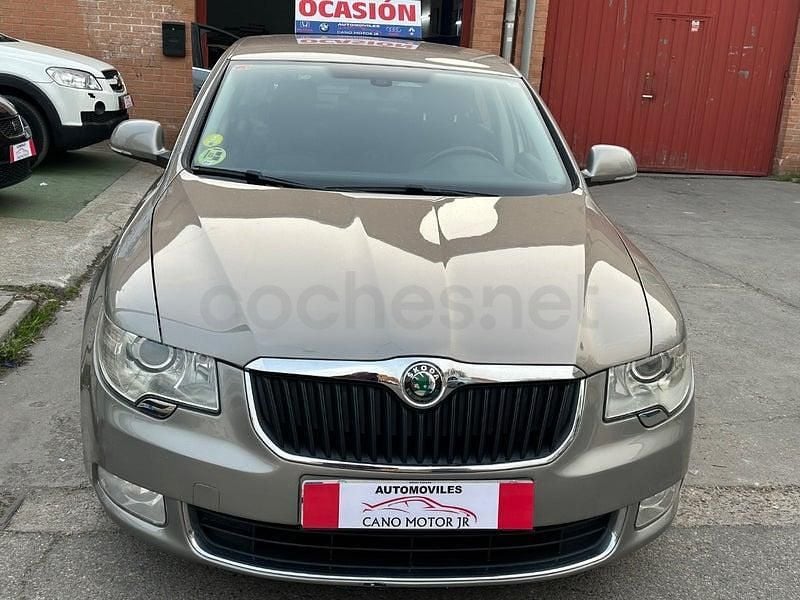 Usado Skoda Superb Ambition 140 CV (102 kW) 2013 Beige Berlina