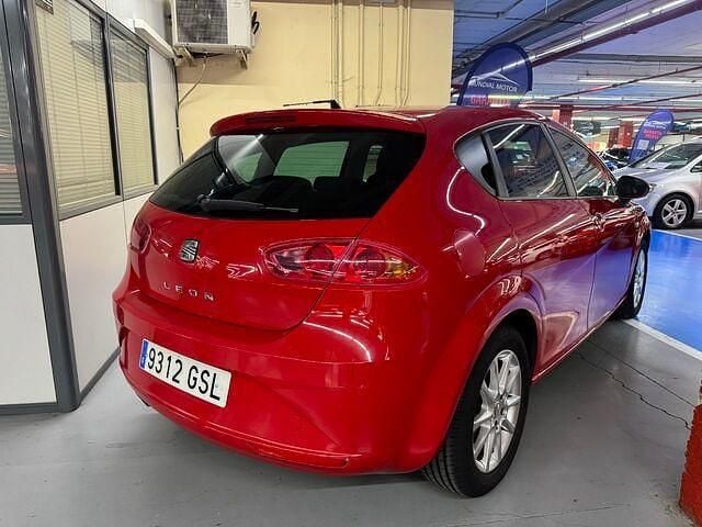 Usado Seat Leon Sport 125 CV (91 kW) 2009 Rojo Berlina