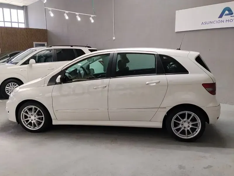 Usado Mercedes B180 Sport Edition 109 CV (80 kW) 2010 Blanco Monovolumen