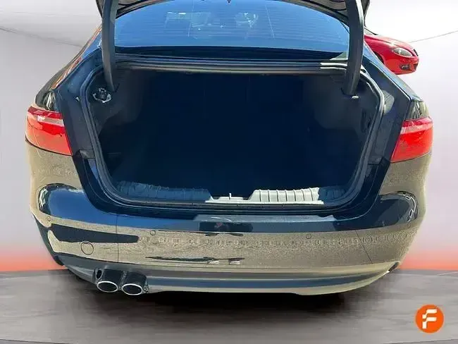 Usado Jaguar XF R-Sport 180 CV (132 kW) 2015 Azul Berlina