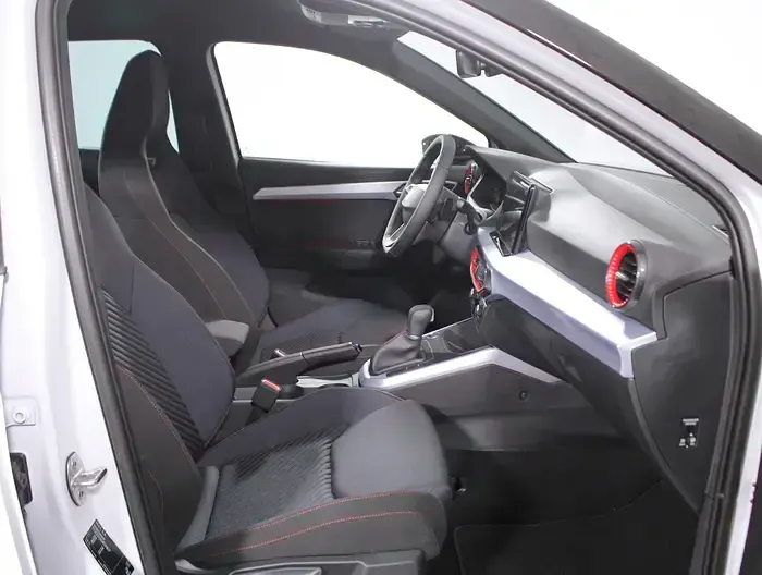 Usado Seat Arona FR 116 CV (85 kW) 2025 Blanco SUV