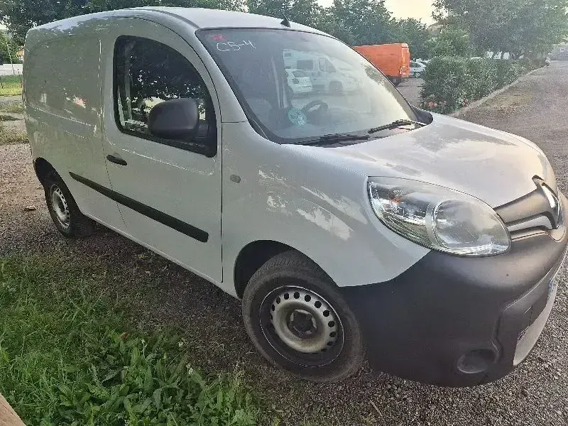 Usado Renault Kangoo 80 CV (58 kW) 2021 Blanco Monovolumen