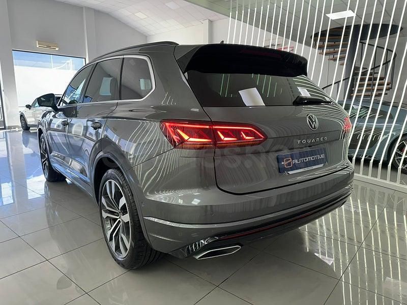 Usado VW Touareg R-line 286 CV (210 kW) 2022 Gris / plata SUV