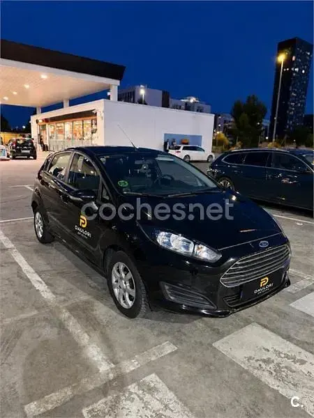 Usado Ford Fiesta Trend 100 CV (73 kW) 2013 Negro Berlina
