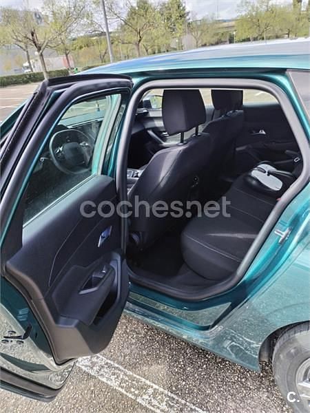 Usado Peugeot 308 Allure 130 CV (95 kW) 2023 Verde Berlina