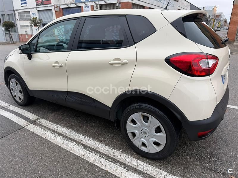 Usado Renault Captur Life 90 CV (66 kW) 2016 Beige SUV