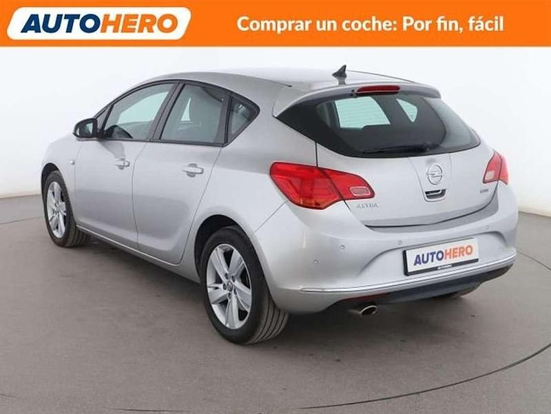 Usado Opel Astra Selective 165 CV (121 kW) 2015 Plateado Familiar