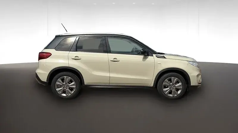 Usado Suzuki Vitara 140 CV (102 kW) 2019 Marfil sabana / negr SUV