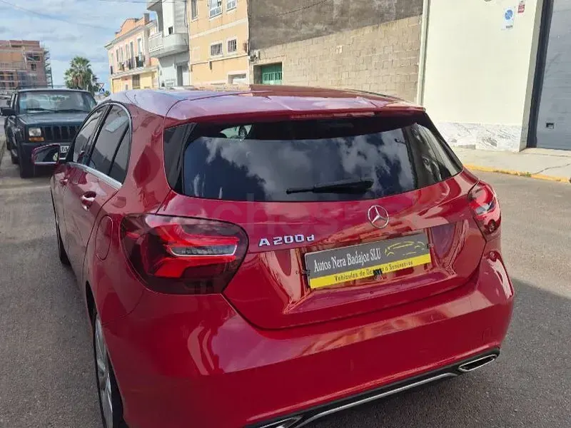 Usado Mercedes A200 Urban 136 CV (100 kW) 2016 Rojo Berlina