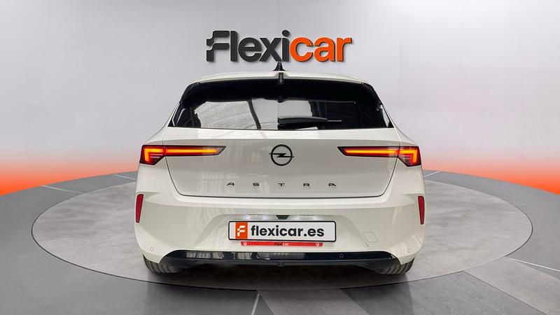Usado Opel Astra Edition 110 CV (80 kW) 2023 Blanco Berlina