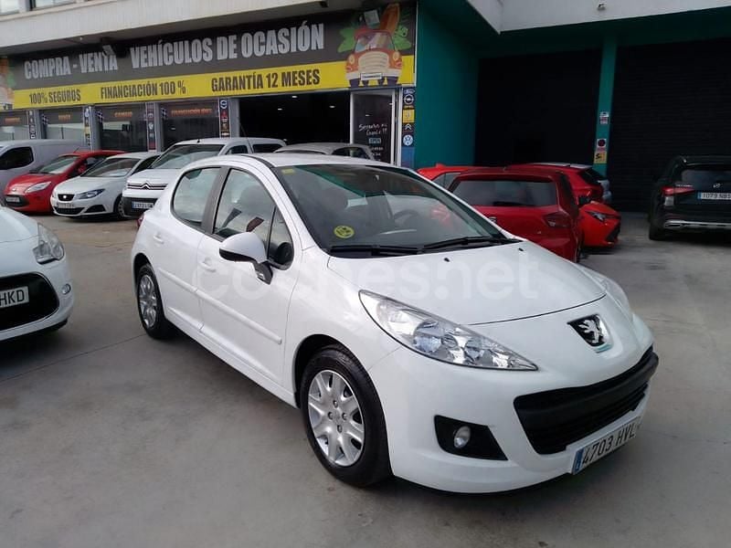 Usado Peugeot 207 68 CV (50 kW) 2014 Blanco Berlina