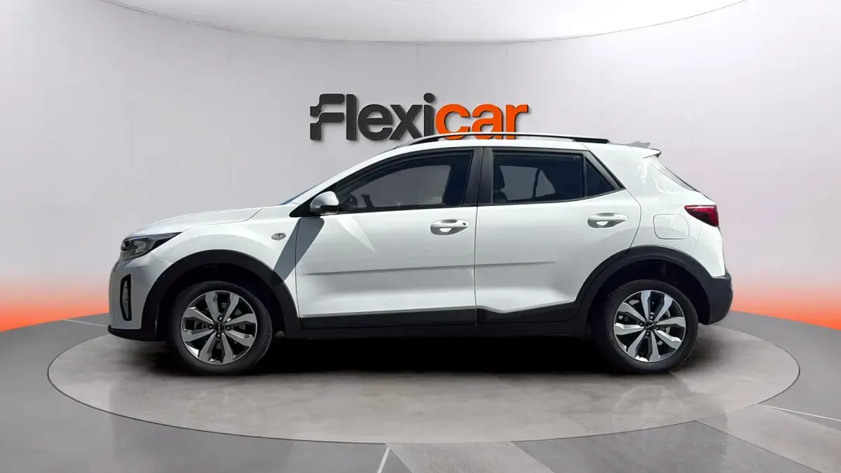 Usado Kia Stonic 84 CV (61 kW) 2023 Blanco SUV