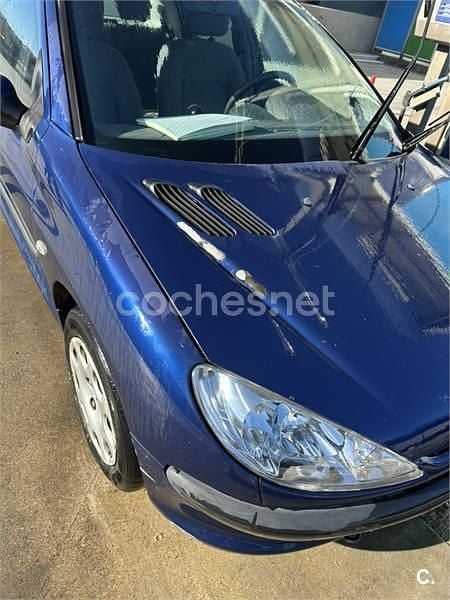 Usado Peugeot 206 75 CV (55 kW) 2005 Azul Berlina