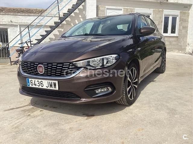 Usado Fiat Tipo Lounge 95 CV (69 kW) 2016 Marrón Berlina