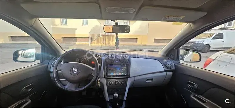 Usado Dacia Sandero Base 75 CV (55 kW) 2013 Blanco Berlina