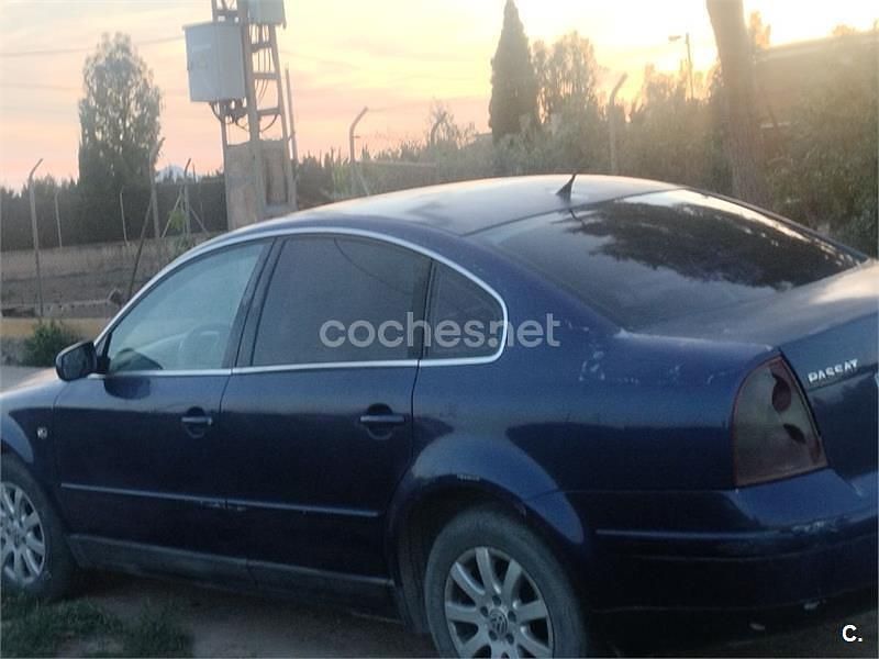 Usado VW Passat Trendline 130 CV (95 kW) 2001 Azul Berlina