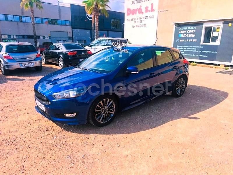 Azul Usado 2017 Ford Focus ST-Line Berlina | 7500 € (Buen precio) - Imagen 1/4